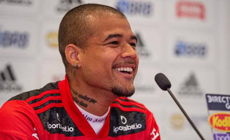 'Sensação única', diz Kenedy ao ser apresentado como reforço do Flamengo