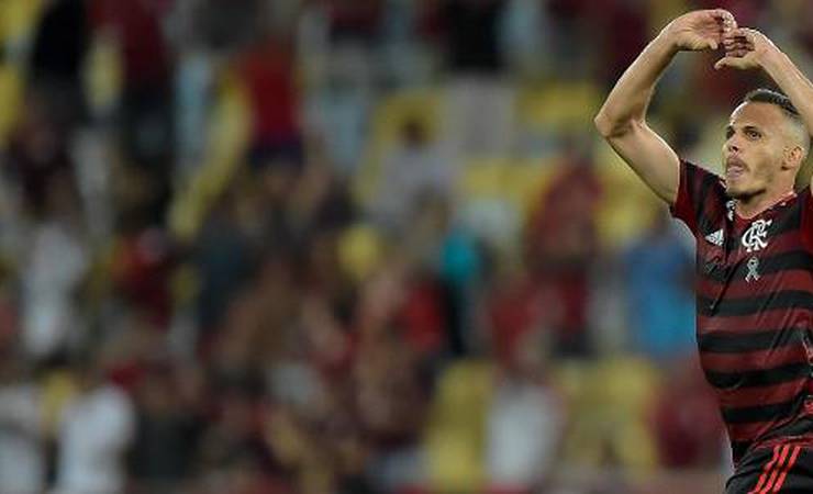 Contra coronavírus, Renê, do Flamengo, faz doação a hospital no Piauí