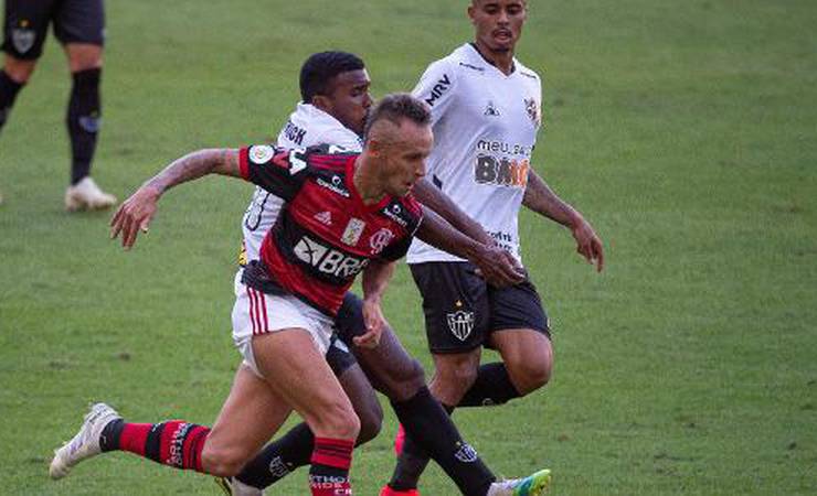 Vice do Flamengo fala sobre volta de Rafinha: "Questões avançadas"
