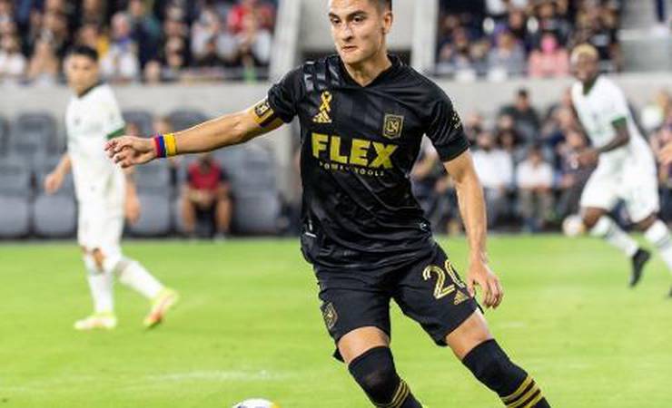 Por que Palmeiras e Fla evitam mercado local e preferem reforços de fora?