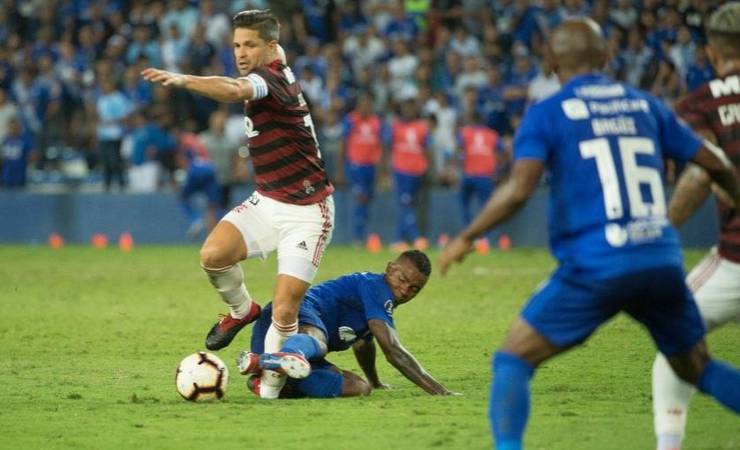 Jogador do Emelec elogia Diego por maturidade: 'Soube aceitar desculpas'