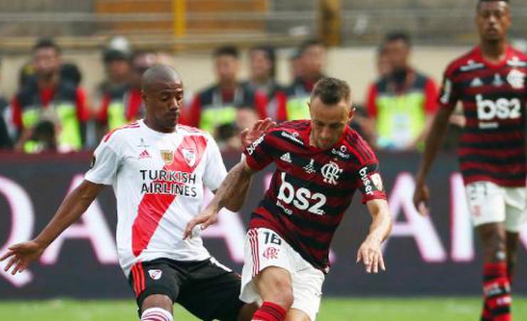 Contente com laterais, Atlético-MG descartou Rafinha; Renato sondou jogador