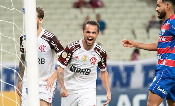 Michael ressalta Renato em sua evolução no Fla: "Dá carinho e puxa orelha"