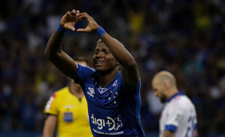 Cruzeiro busca R$ 6,7 milhões por Orejuela; Santos e Fla acompanham negócio