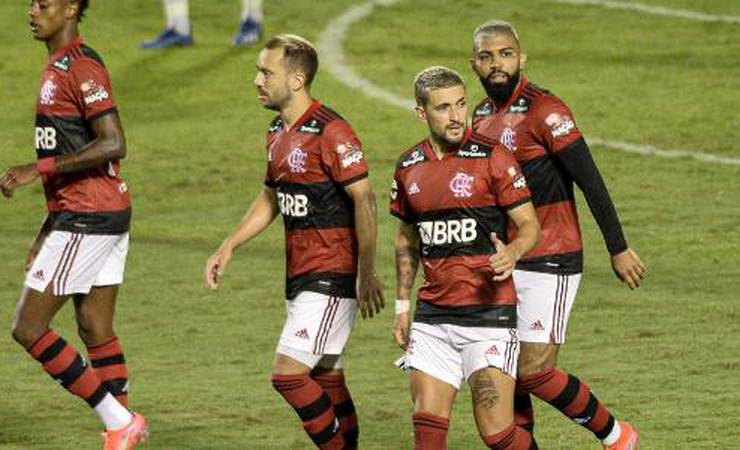 Após pior Ibope com Carioca, Record escolhe Flamengo para elevar números