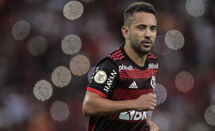 Everton Ribeiro promete 'novos momentos de alegrias e conquistas' à torcida