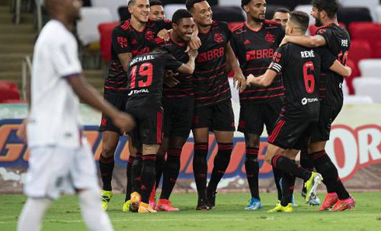 Flamengo passa sem dificuldade pelo Resende e assume a ponta no Carioca