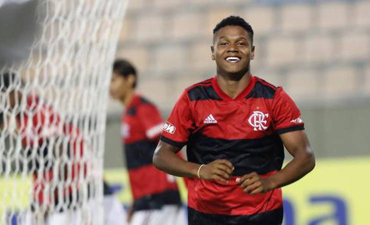 Flamengo terá promessa de 17 anos em estreia no Carioca; veja o time