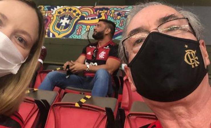 Eduardo Cunha assiste ao jogo do Flamengo acompanhado da filha Danielle