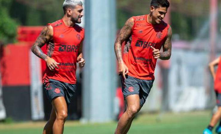 Conselho do Fla quer aprovar camisa de treino após ver semelhança com Sport
