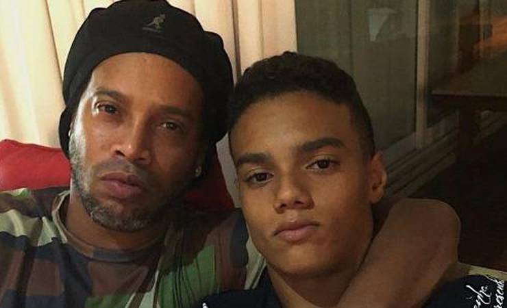 Ex-Flamengo vira mentor de filho de Ronaldinho Gaúcho, diz jornal