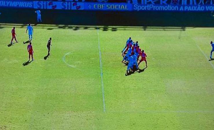 Vasco x Inter teve na cabine o principal árbitro de vídeo do Brasil hoje