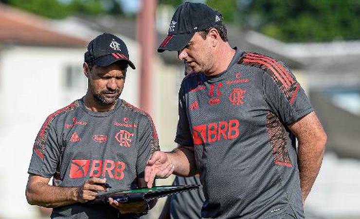 Flamengo pega o Resende e dá início à transição para a volta de astros