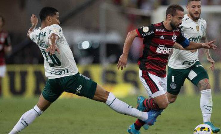 Nos pés de Everton, Flamengo retoma ataque móvel e domina Palmeiras pronto