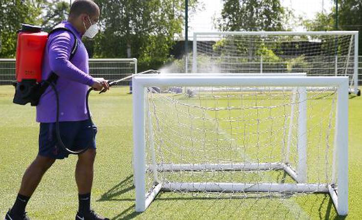 Futebol irá encolher, e crise deve atingir salários de atletas