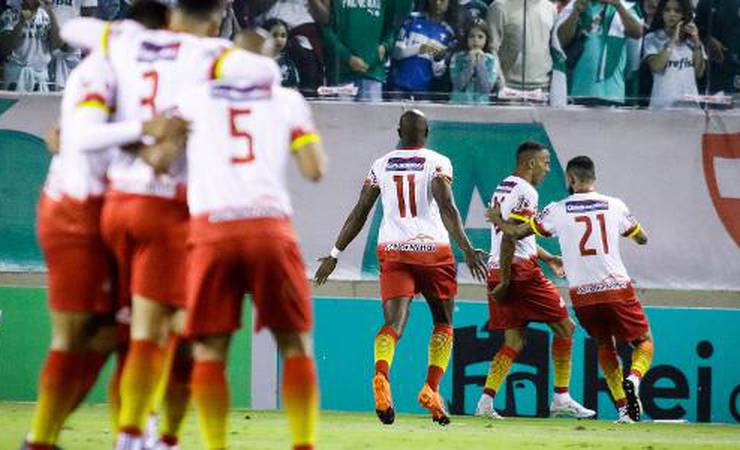 O futebol brasileiro anda medíocre e não é por acaso