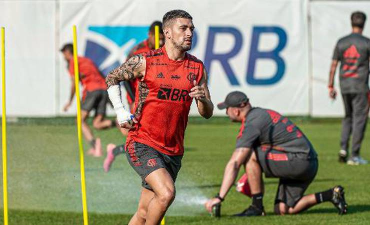 Arrascaeta e Filipe Luís treinam em separado em véspera de "final" do Fla
