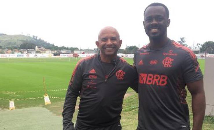 Hoje companheiros, membros da comissão iniciaram amizade antes do Flamengo