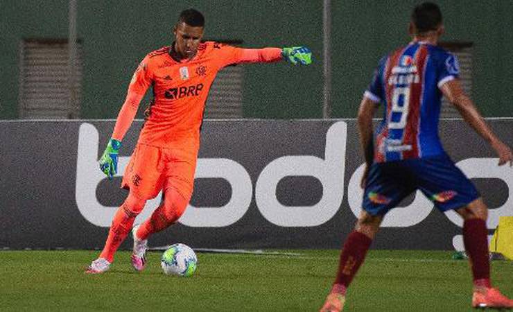 Gabriel ganha pontos e segue no gol do Fla até voltas de D. Alves e César