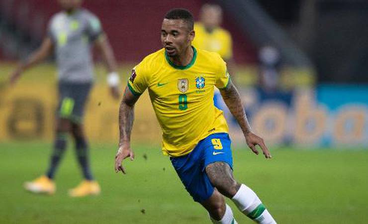 Gabriel Jesus volta a mostrar que é confiável e mais completo que Gabigol