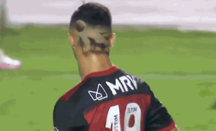 Corte de cabelo de Michael intriga Cléber Machado: 'É uma tatuagem?'