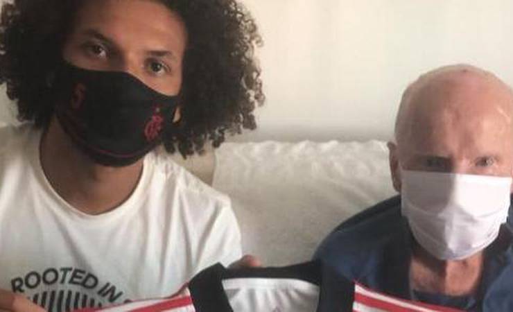 Arão se rende a Zagallo após visita: 'Honra e prazer de conhecer o mestre'
