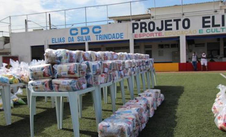 Coronavírus: Elias, ex-Corinthians e Fla, doa 7,5 toneladas de alimentos