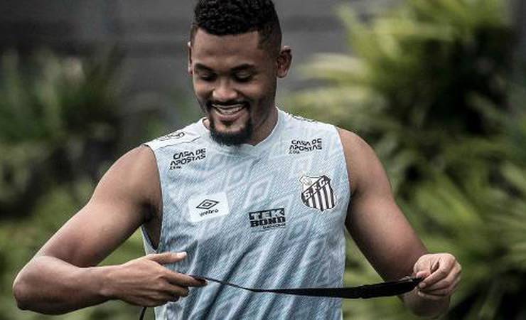 Saída de zagueiro destrava renovações contratuais no Santos