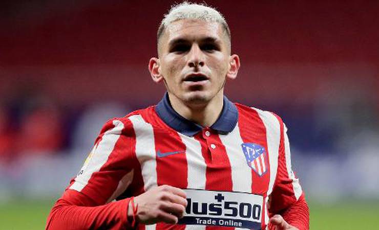 Flamengo e Grêmio se interessam por Torreira, confirma pai do jogador