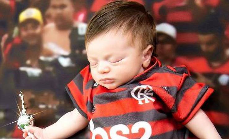 Rodrigo Caio encanta seguidores ao comemorar um mês de seu filho
