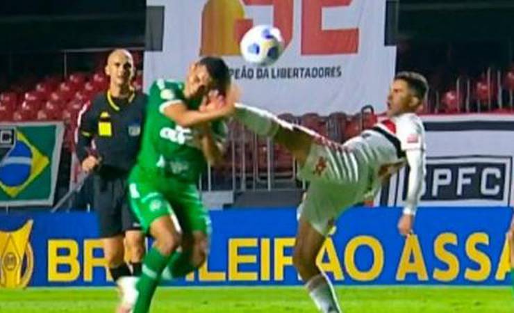 Na súmula, árbitro diz que expulsou Nestor por uso de "força excessiva"
