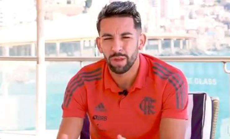 No Fla, Isla fará primeiro jogo profissional por clube no Chile: 'Contente'