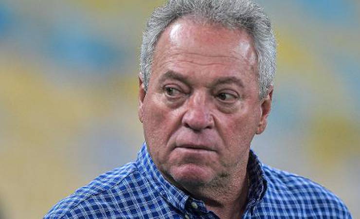Abel Braga se desculpa após ironizar protestos no Flamengo: 'Sou da paz'