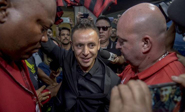 Goleiro Neuer vibra com chegada de Rafinha em Instagram do Fla: "Mengooo"