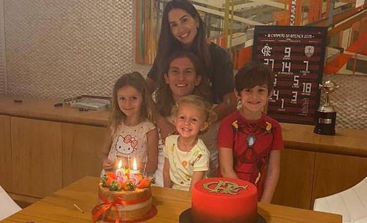 Filipe Luis lamenta 'golaço contra' e derrota do Fla no dia do aniversário