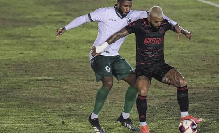 Longe do Maracanã, Flamengo volta a sofrer com gramado: 'Tomamos um susto'