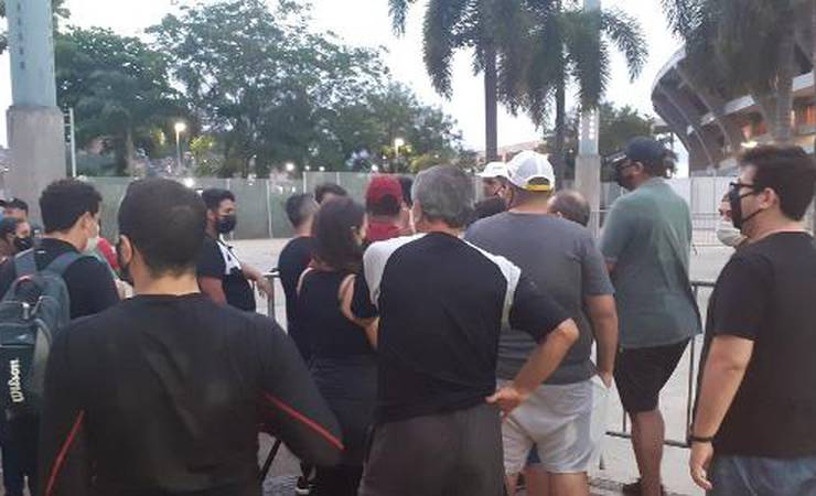 À paisana, com ingresso do Fla: porque atleticanos foram barrados no Maraca