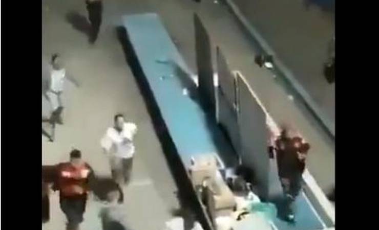 Torcedores de Fla e Vasco se enfrentam durante ação social em Caxias (RJ)