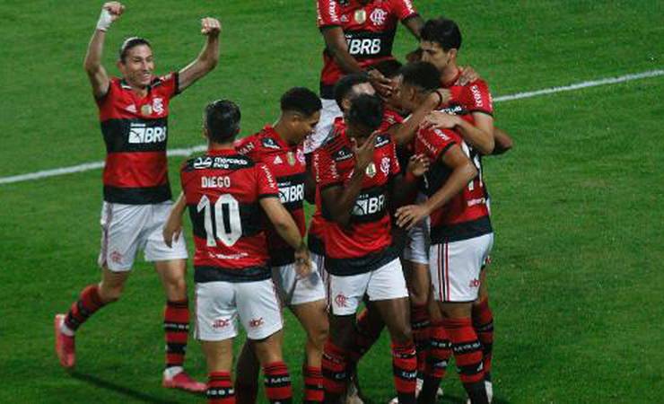 Fla supera desfalques, vence o Coritiba e abre vantagem na Copa do Brasil