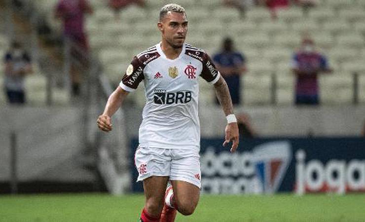 Matheuzinho sobe como garçom no Flamengo e conta o que aprende com Isla