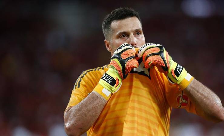 Júlio César diz que falou com Balotelli: "Vem para jogar ou para a farra?"