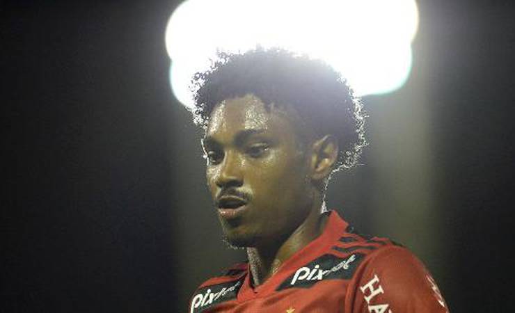 Vitinho cita qualidades de Paulo Sousa em seu início de Flamengo: 'Muito intenso'