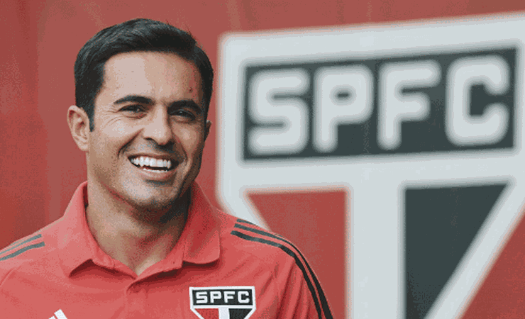 Atlético-MG, Grêmio e São Paulo destoam em mercado da bola retraído