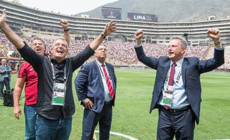 Resultado de reunião de Crivella com clubes mostra 'ganho político' do Fla