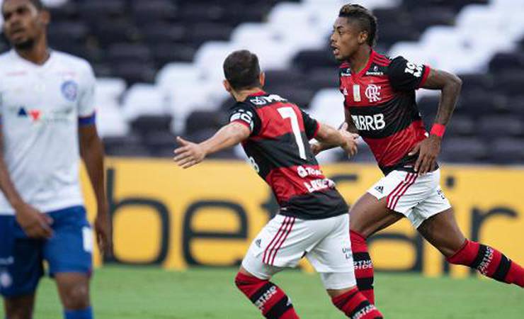 Vitória gigantesca do Fla em jogo com várias polêmicas dignas de registro