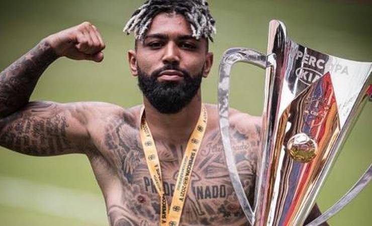 Gabigol celebra conquista da Supercopa: 'Fazendo história'