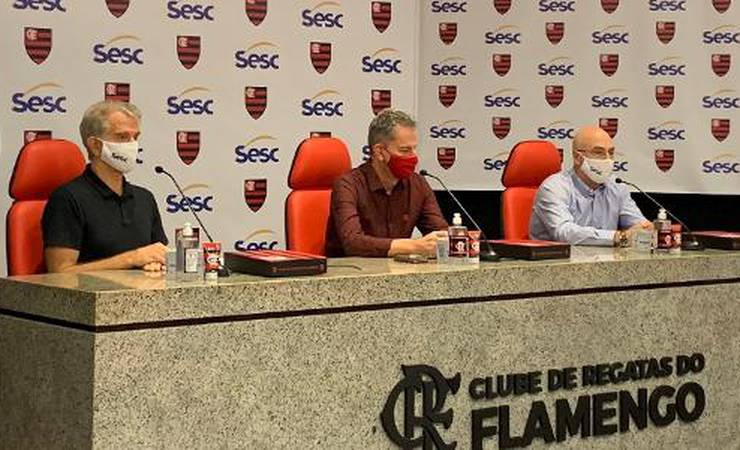 Bernardinho é apresentado e quer Flamengo como referência mundial no vôlei