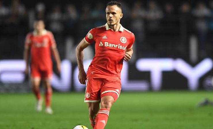 Ex-Flamengo resolveu problema que durava, pelo menos, três anos no Inter