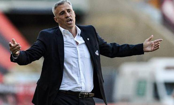 Crespo vê Bruno Henrique 'extraordinário' em goleada 'difícil de digerir'