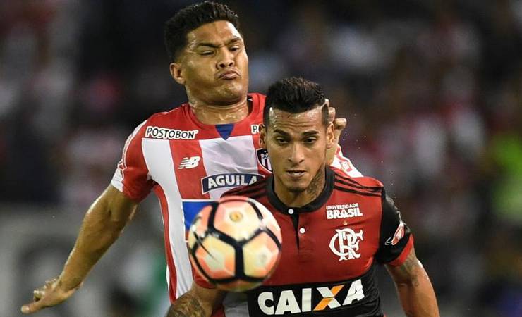 Flamengo encaminha venda de Trauco para o Saint-Étienne